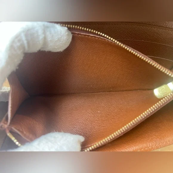 Authentic Louis Vuitton Monogram  Sarah Wallet on Chain - Picture 8 of 12